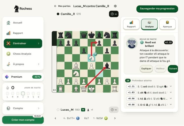 La revue d'une partie dans Rochess : le cavalier blanc vient de prendre en e5, le coup est marqué brillant, et le coach explique l'attaque à la découverte sur f7 et sur le fou g4