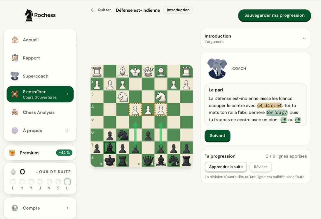 L'introduction du cours de défense est-indienne de Rochess : l'échiquier avec le centre blanc c4, d4, e4 face au fou g7, et la bulle du coach
