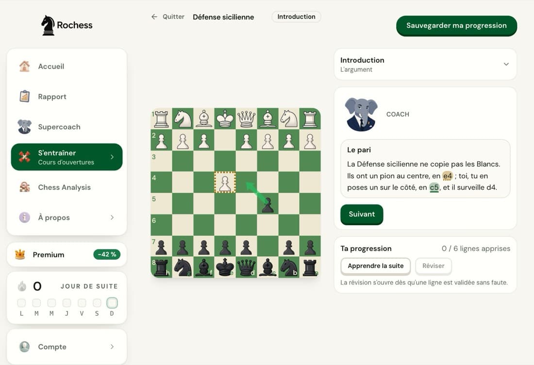 L'introduction du cours de défense sicilienne de Rochess : l'échiquier après 1.e4 c5 et la bulle du coach